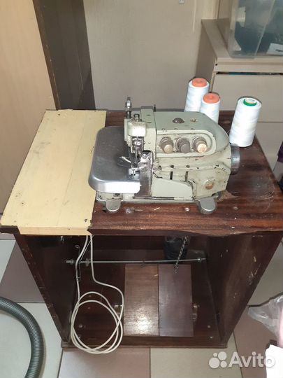 Швейная машинка оверлок бу