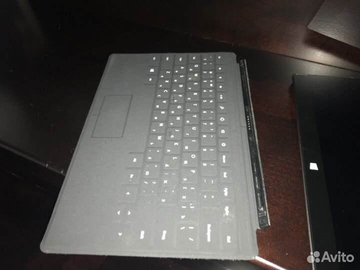 Планшетный компьютер Surface with Windows RT Touch