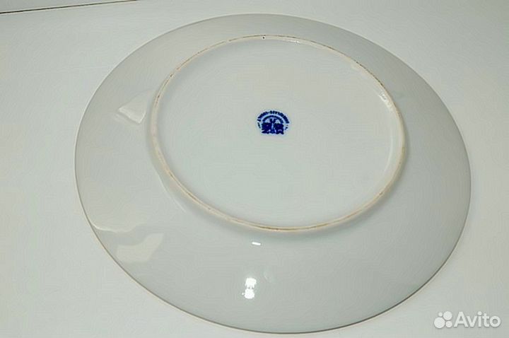 Тарелка декоративная Три грации фарфор