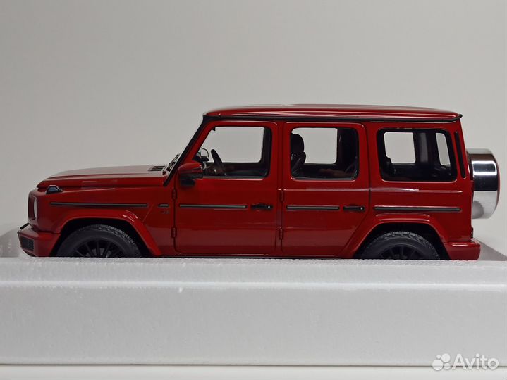 Mercedes G-class 2020 Red 1:18 Minichamps