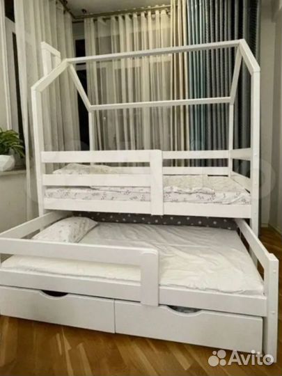 Выдвижная кровать для двоих детей из массива