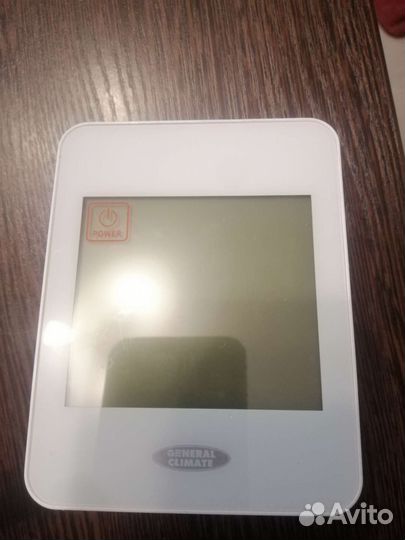 Комнатный термостат с сенсорным дисплеем