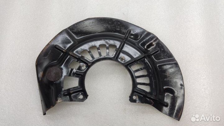 Пыльник тормозного диска передний правый Toyota
