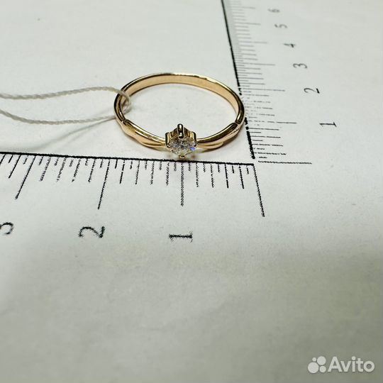 Золотое кольцо с бриллиантом р18,5