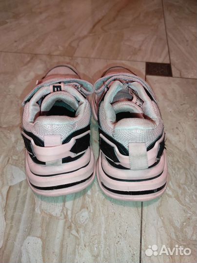 Кроссовки для девочки