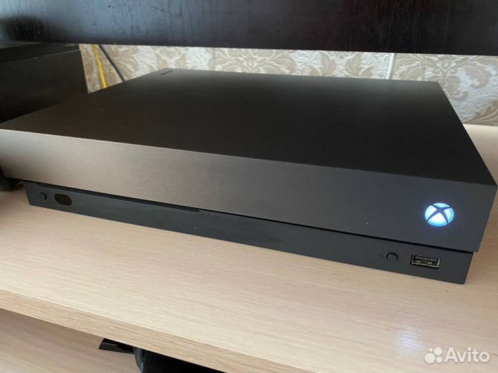 Xbox one x (особая серия )