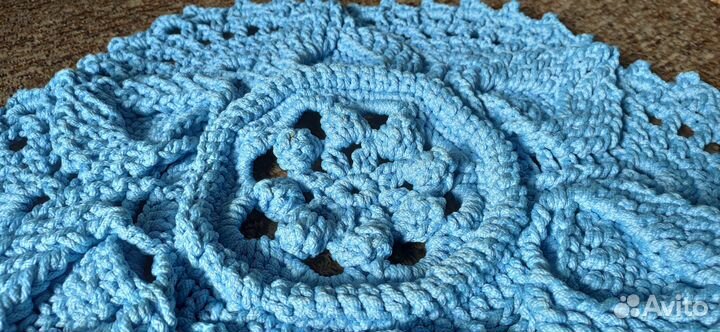 Вязанный ковёр ручной работы (цвет-голубой)