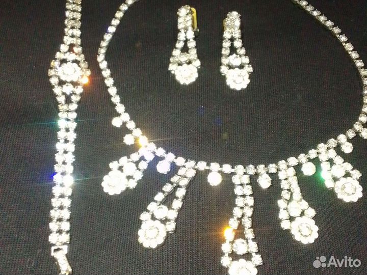 Ожерелье,браслет,клипсы.Винтаж.Чехия