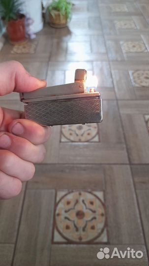 Винтажная зажигалка