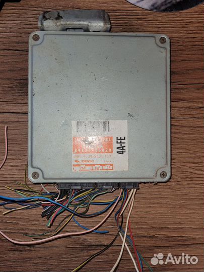 Блок управления двигателем Toyota Carina E