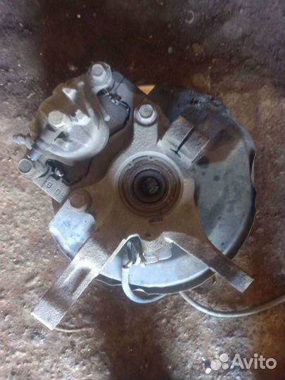 Поворотный кулак Mitsubishi Lancer Cedia