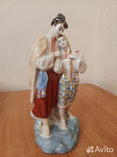 Статуэтка фарфор