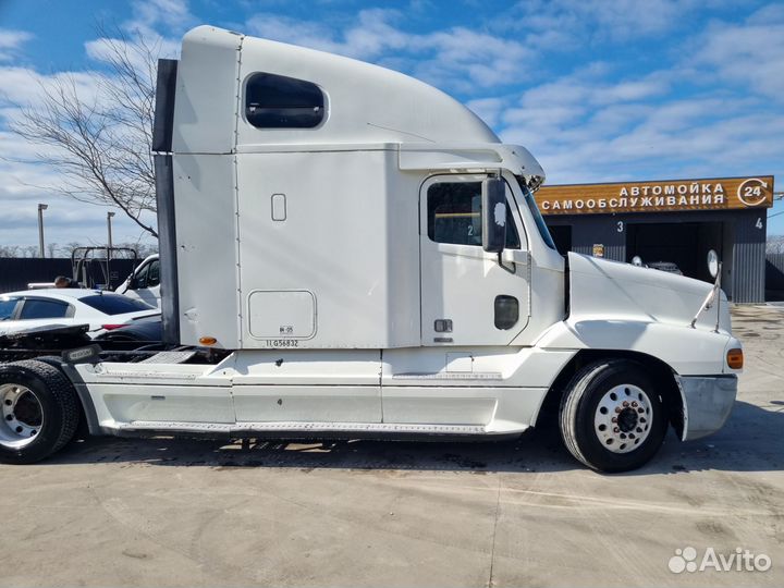 Freightliner Century с полуприцепом, 2000