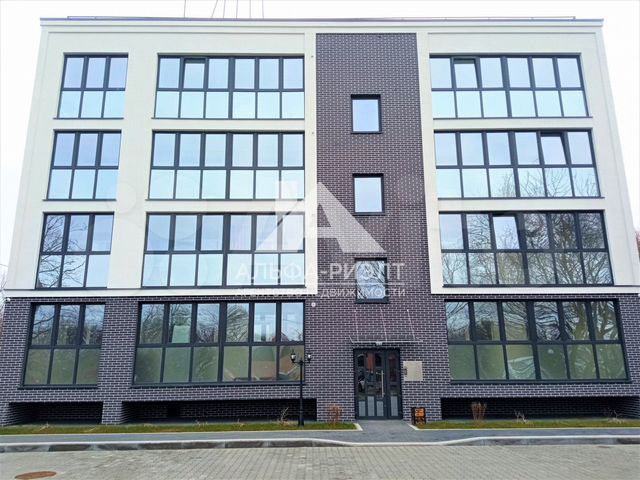 2-к. квартира, 87,3 м², 1/4 эт.