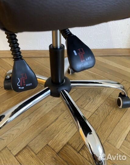 Кожаное компьютерное кресло с массажем