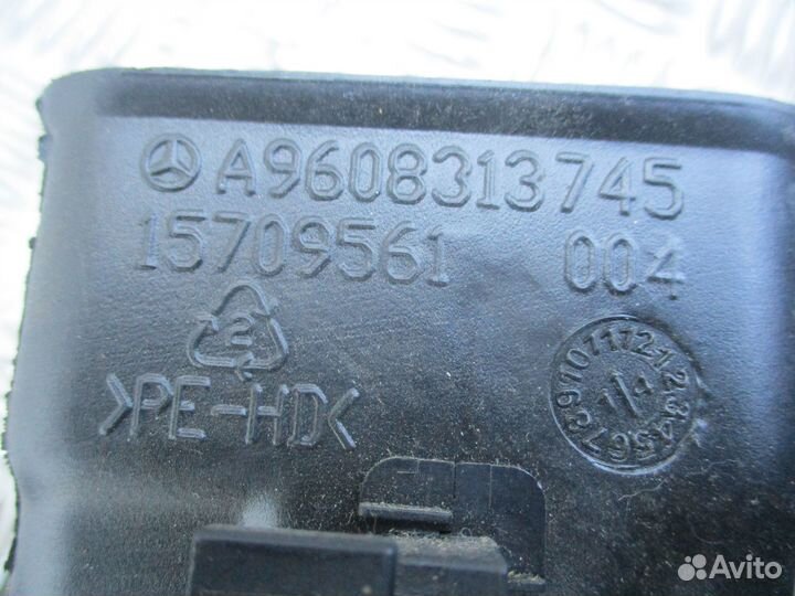 Воздуховод Mercedes-Benz A9608313745