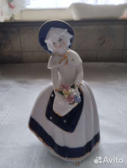 Статуэтка фарфор