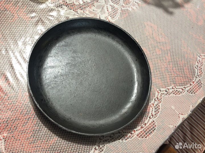 Сковорода старинная чугунная