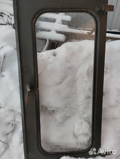 Продам рамку (хлопушка) со стеклом багажника