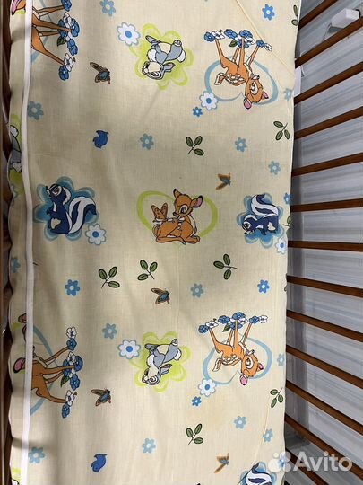 Детская кроватка с маятником