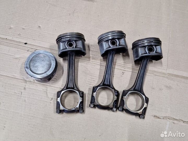 Поршень с шатуном Volkswagen Passat B5 1.6л AHL