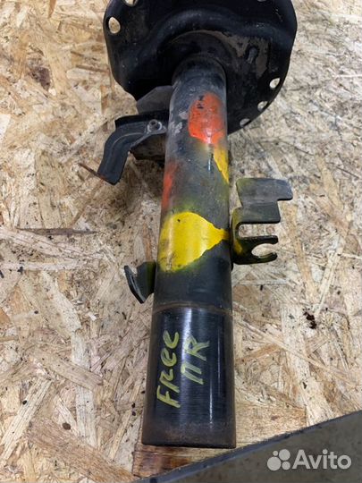 Стойка подвески передняя правая Land Rover