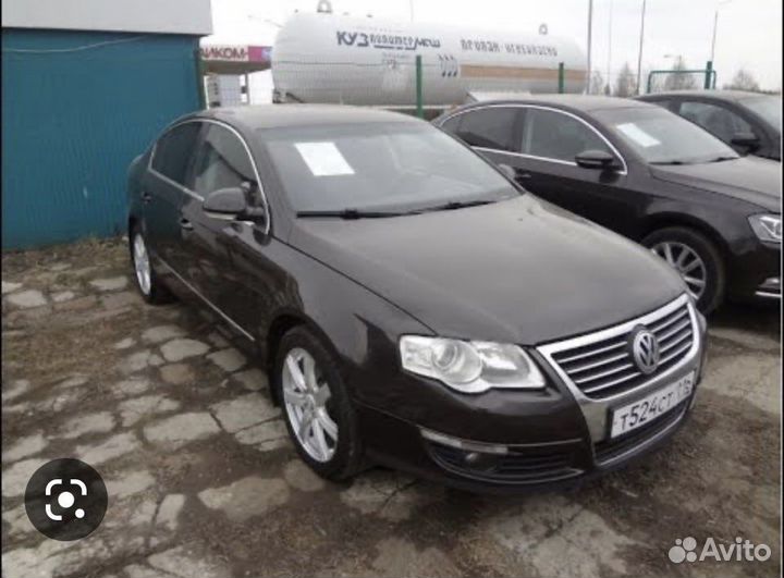 В разборе Volkswagen Б шесть