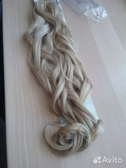 Прекрасные волосы на заколках