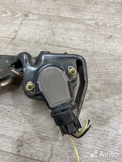 Педаль газа Pontiac Vibe