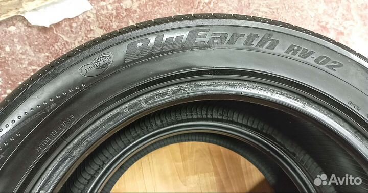 Yokohama BluEarth RV-02 225/55 R17 97W