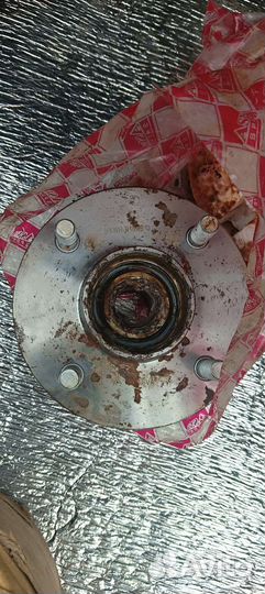 Ступица с подшипником на nissan