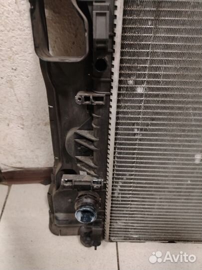 Радиатор охлаждения двигателя Volvo хс60 XC70