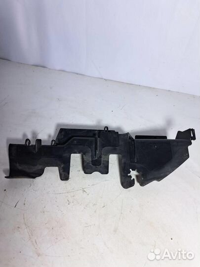 Воздуховод радиатора правый VW Passat (B6) 2005-2