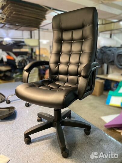 Офисное кресло