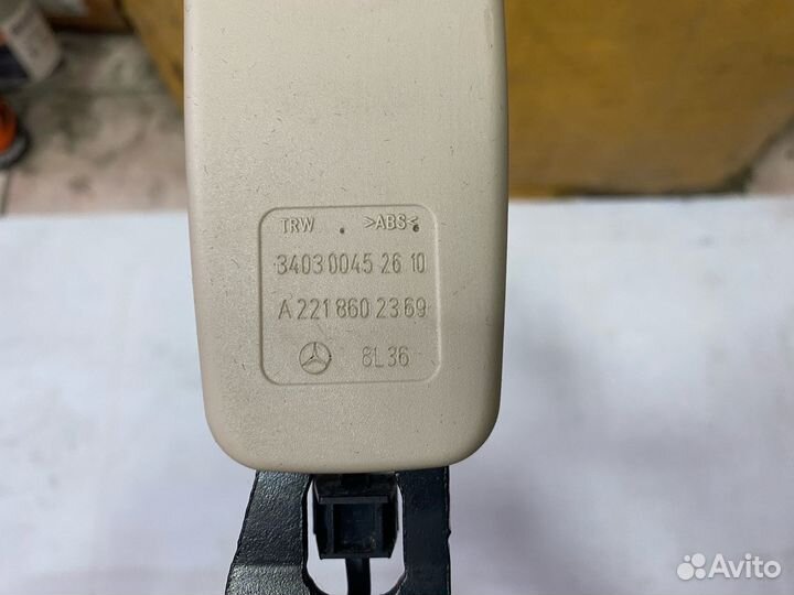 Замок ремня заднего пассажира Mercedes W221
