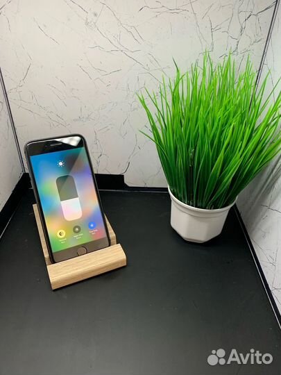 iPhone 8, 64 ГБ