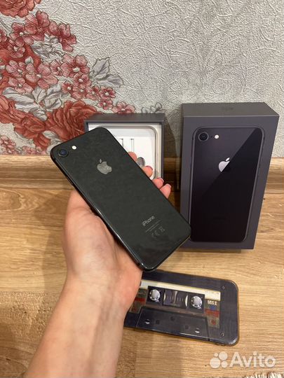 iPhone 8, 64 ГБ