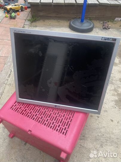 Монитор с кронштейном