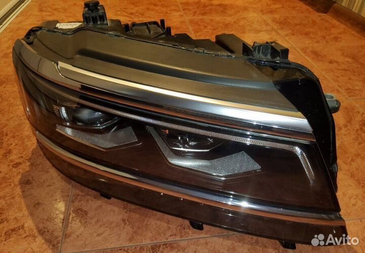 Фара передняя правая верхняя Volkswagen Tiguan 2