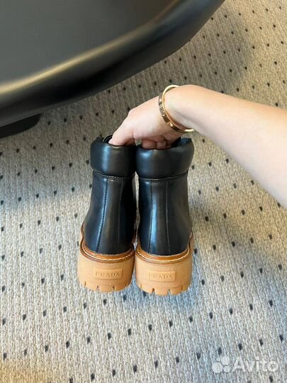 Ботинки на шнуровке Prada