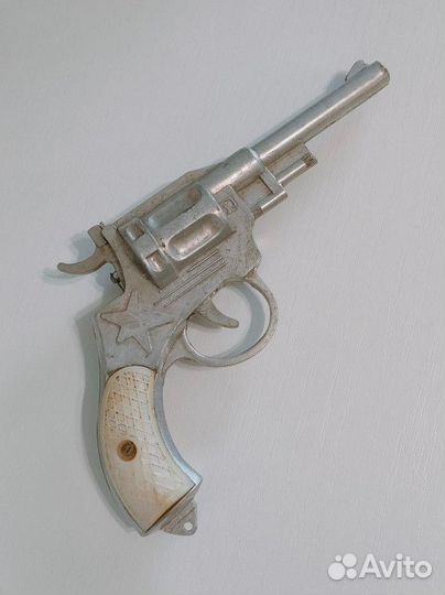 Детская игрушка револьвер СССР