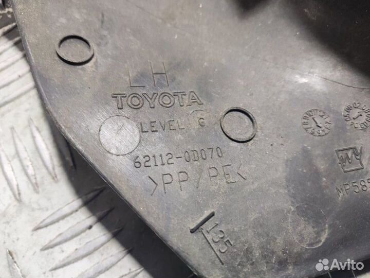 Накладка на порог салона передняя левая Toyota