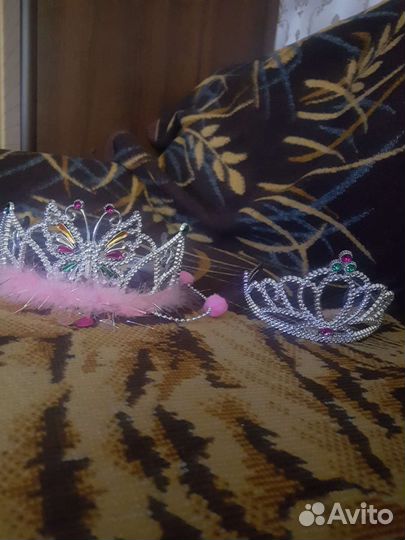 Пластиковые короны