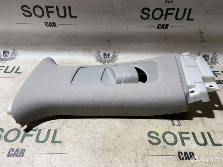 Обшивка центральной стойки салона левая Lexus