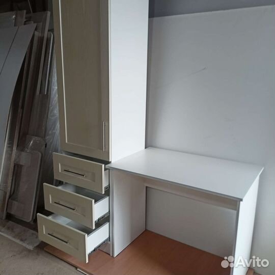 Уголок школьника стол со шкафом