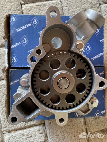 Насос масляный Mercedes C W204 E W212 M271 1.8