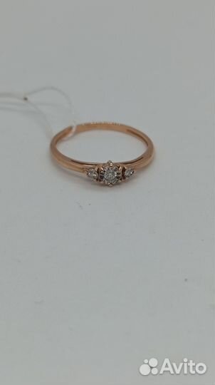 Кольцо с природным камнем Золото