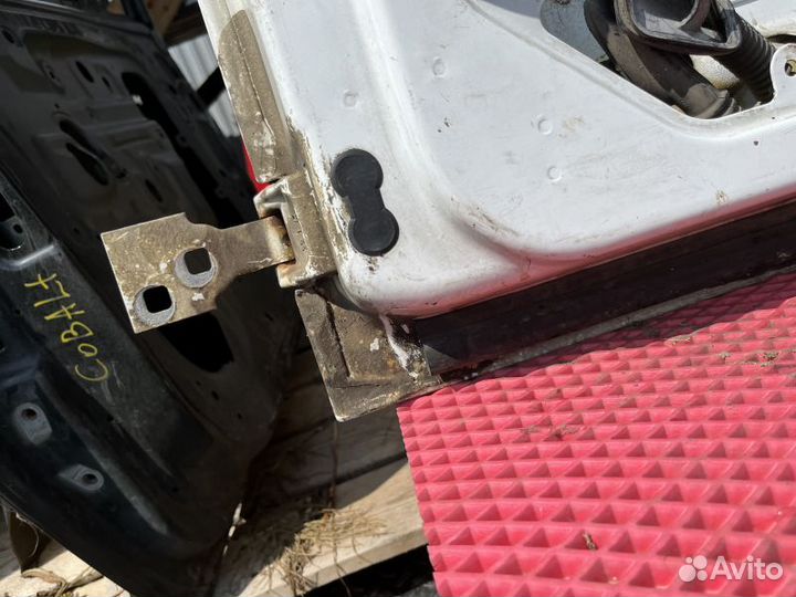 Дверь задняя правая Ford Tourneo Connect 1.8 DI