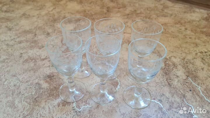Набор больших стеклянных рюмок