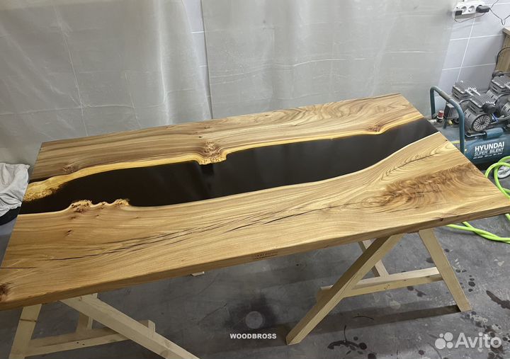 Стол из Эпоксидной смолы и массива дерева от произ